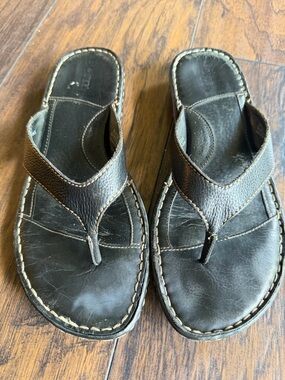 Women’s Minimalist Boho Born Black genuine Leather Flip Flop Sandals size 8
